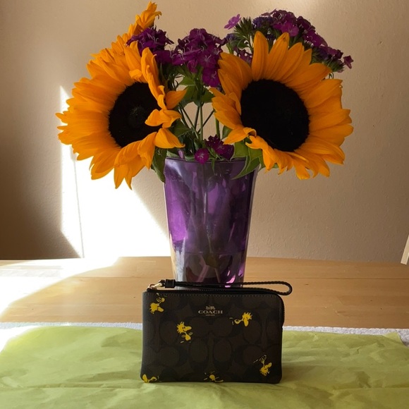 COACH X PEANUTS CORNER ZIP WRISTLET WITH WOODSTOCK PRINT - Picture 3 of 15